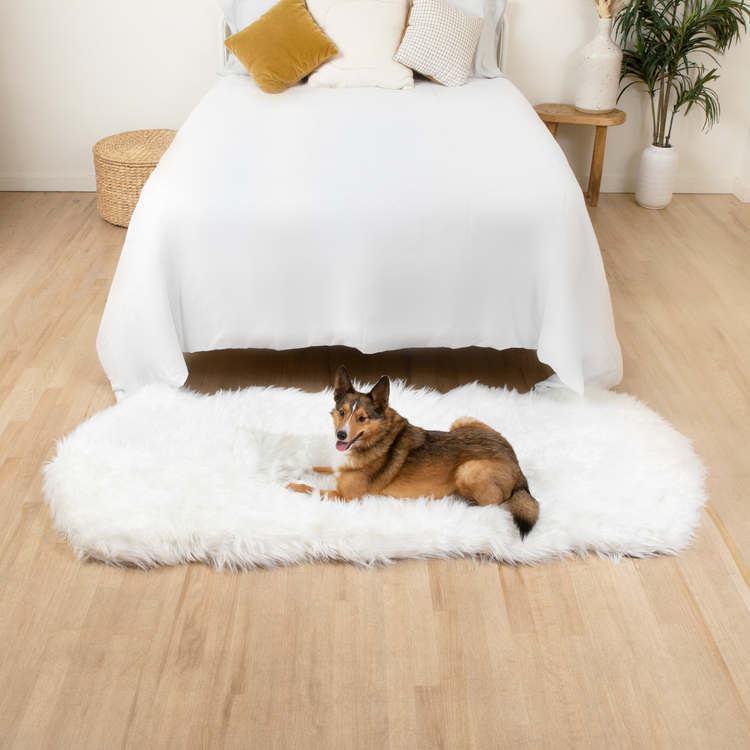 PupRug® Runner Faux Fur Memory Foam Dog Bed - Curve Polar White