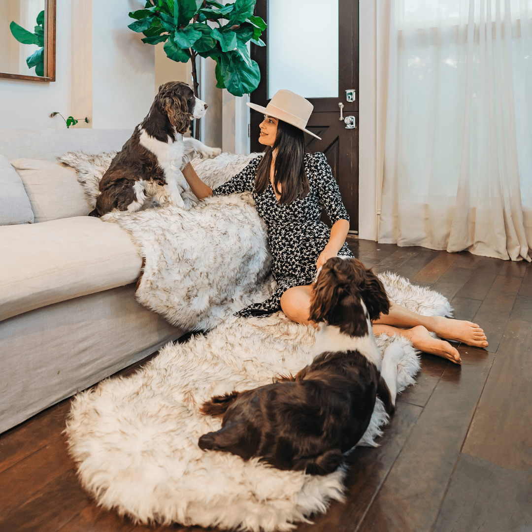 PupRug® Faux Fur Memory Foam Curved Dog Bed, White with Brown Accents ...